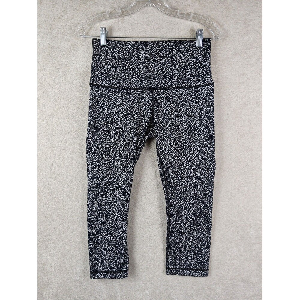 Lululemon Women’s Athletic Cropped Leggings Size 8